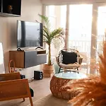 : La Loggia Bastide ホームステイ